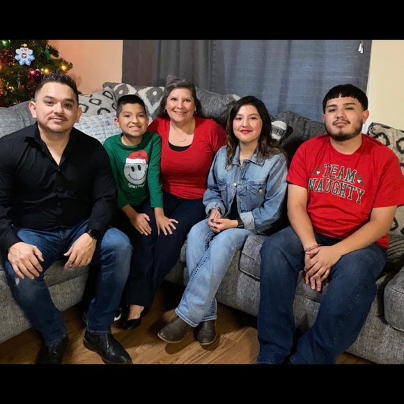 Meet your Posher, Melissa - Picture 1 of 8